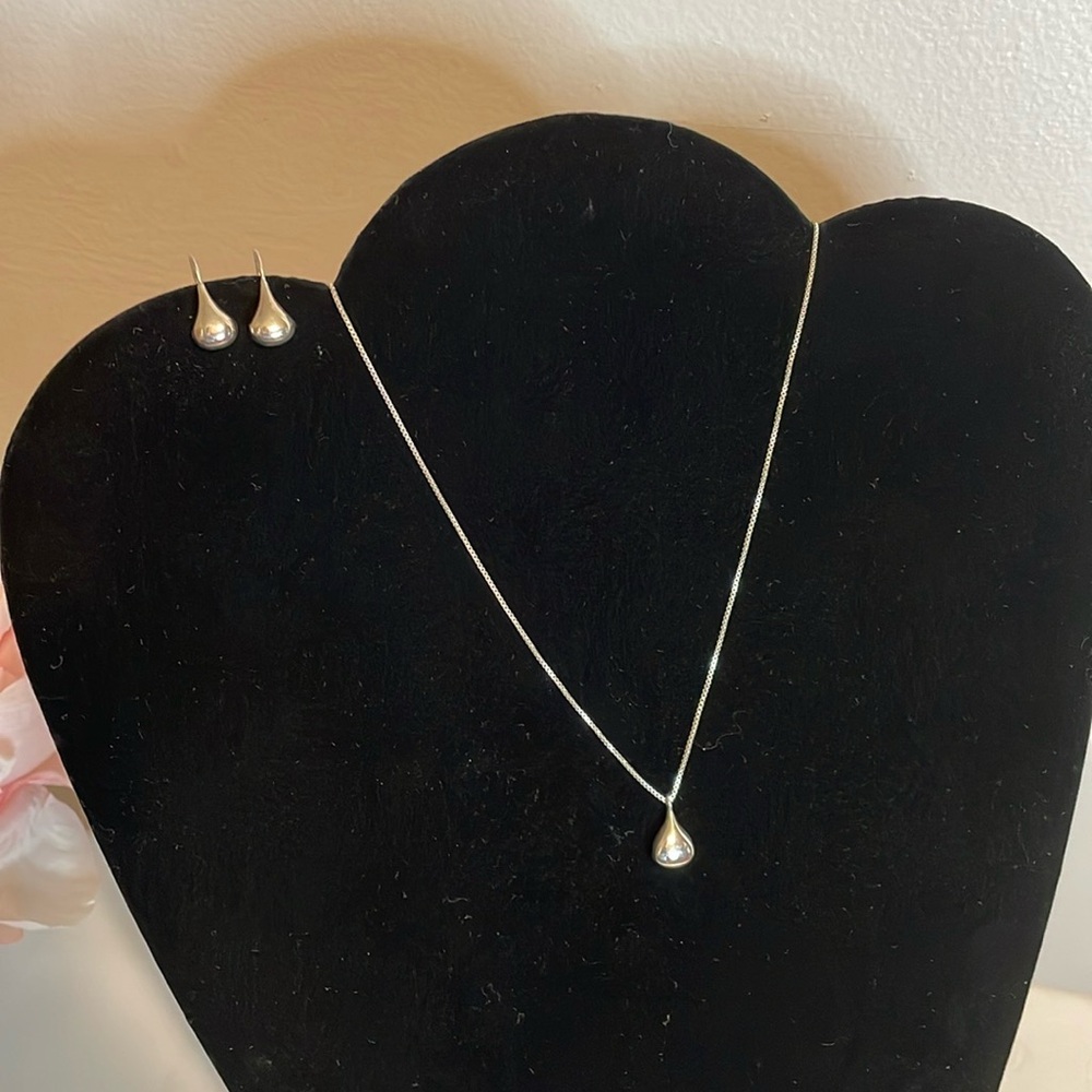 Silpada 925 silver necklace earring set retired